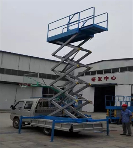 伸缩台面车载升降机，台面可伸缩500-1200mm，能用在汽车车身无法靠近场所
