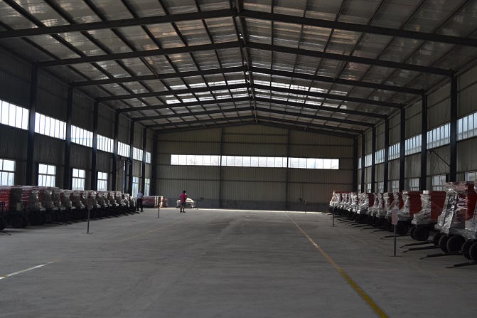 移动升降机库房