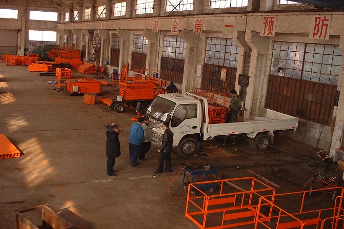 移动升降机组装车间