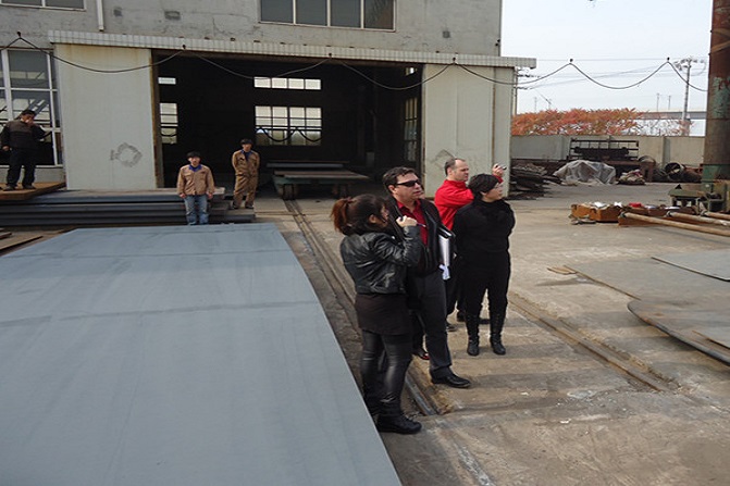 国外客户考察生产车间