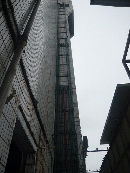 26米导轨链条式升降货梯