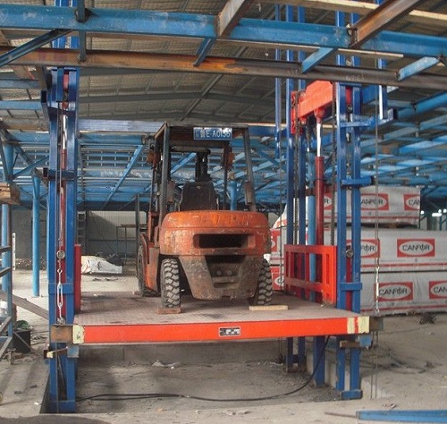 载车导轨升降货梯