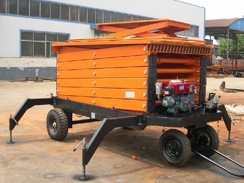 柴油机动力升降机