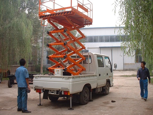 车载剪叉升降机