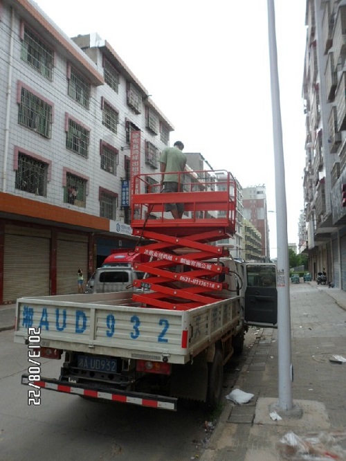 车载剪叉升降机